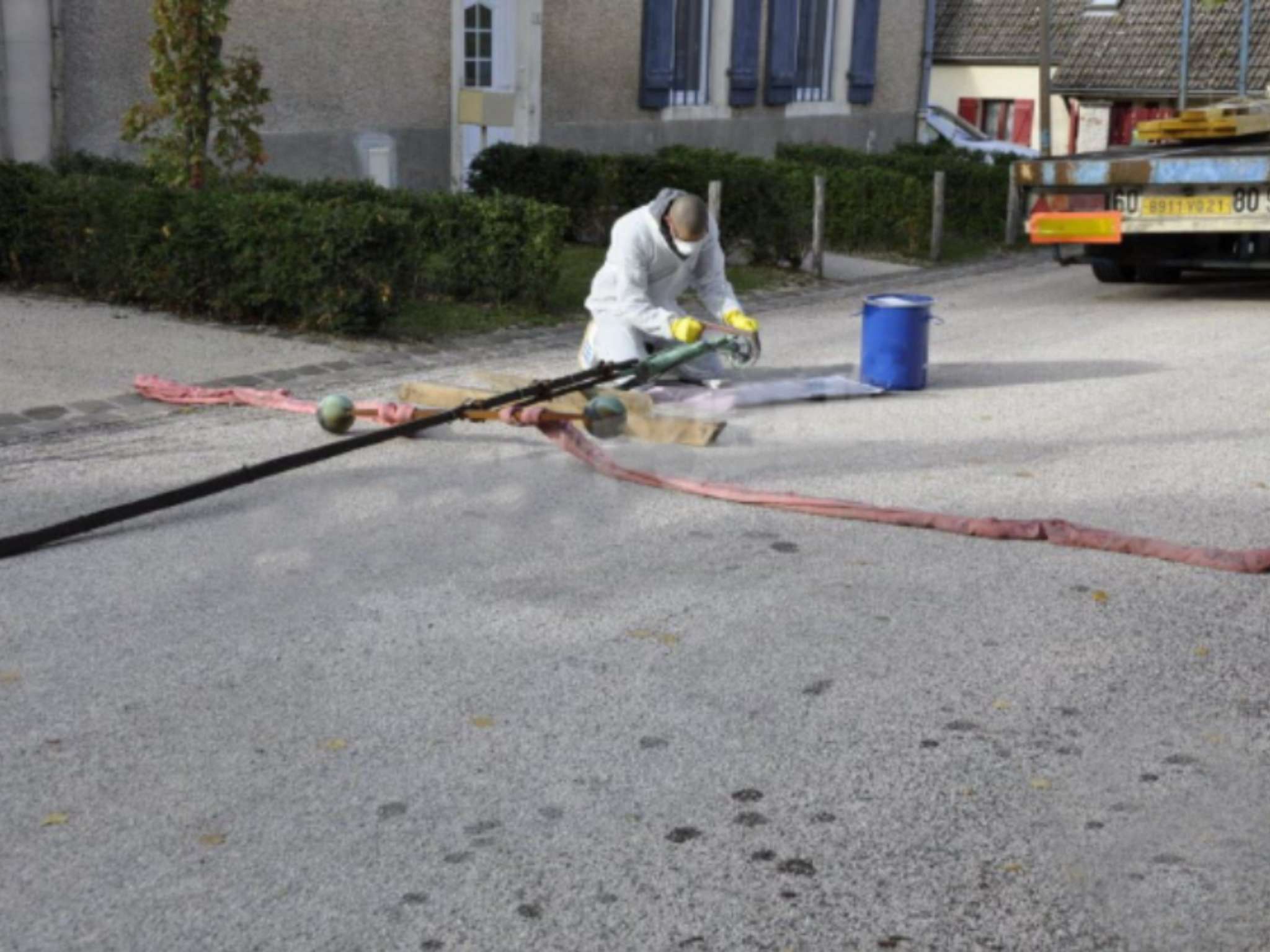 Raidoactive Rods Franklin France removes a radioactive lightning rod